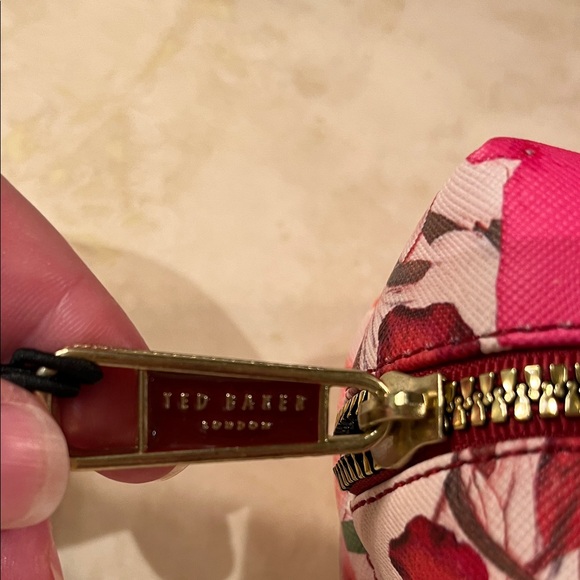 Ted Baker Vibrant Pink and Red Floral Loaf Cosmetic Pouch and 2 travel bottles - Picture 5 of 8